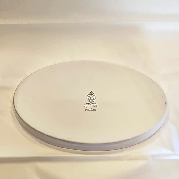 Evesham (white edge) oval casserole dish. - Picture 6 of 7